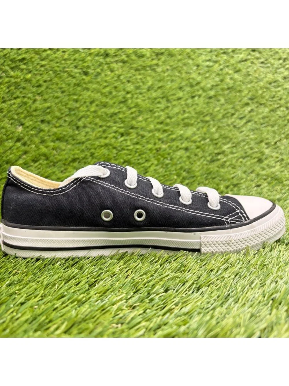Converse Chuck Taylor All Star Low Boys Size 2Y Black Athletic Shoes Sneakers